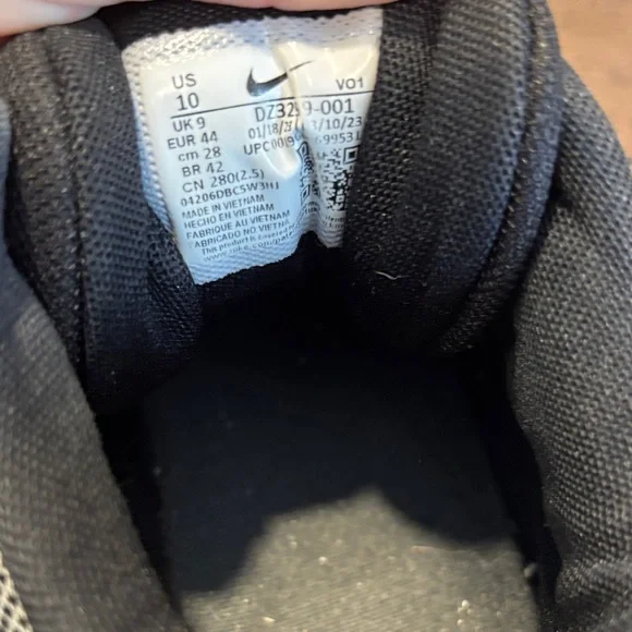 Nike LeBron Basketball Shoes - Picture 12 of 12